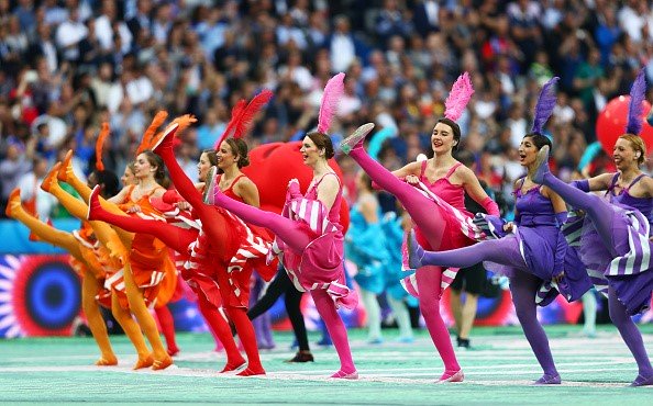 Những bông hồng Pháp xinh tươi trong Lễ khai mạc Euro 2016