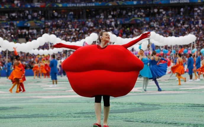 Những bông hồng Pháp xinh tươi trong Lễ khai mạc Euro 2016
