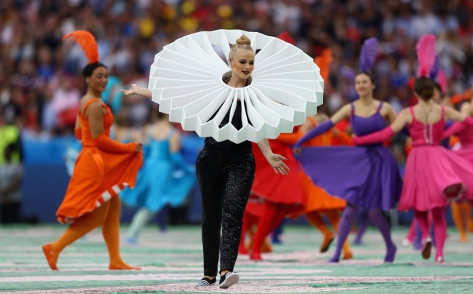 Những bông hồng Pháp xinh tươi trong Lễ khai mạc Euro 2016