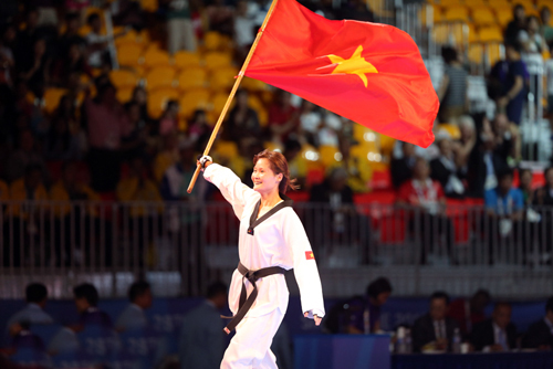 Nữ võ sĩ thắng áp đảo, cứu taekwondo khỏi ngày buồn