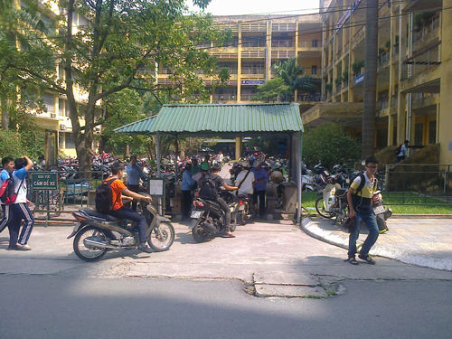 “Quan” trông xe ở Đại học Bách khoa Hà Nội?