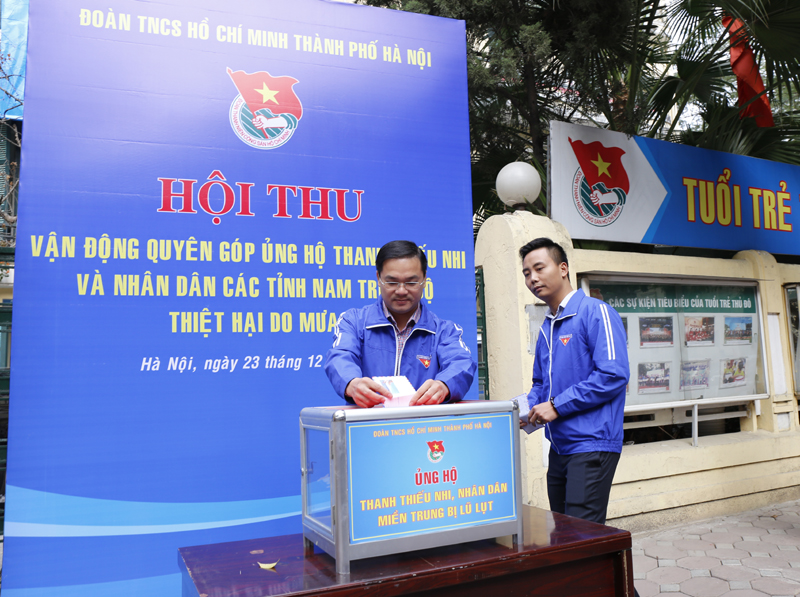 Thành đoàn Hà Nội: Tiếp nhận gần 300 triệu đồng tiền mặt cùng vật phẩm ủng hộ nhân dân các tỉnh Nam Trung Bộ