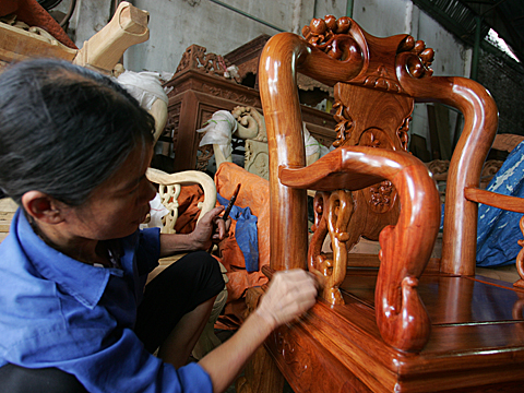 Chợ nguyên liệu gỗ xã Vân Hà, huyện Đông Anh: Góp phần bảo tồn và phát huy giá trị làng nghề truyền thống