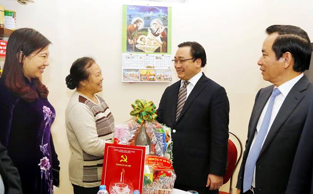Bí thư Thành ủy Hoàng Trung Hải thăm, chúc mừng Tòa Tổng giám mục Hà Nội