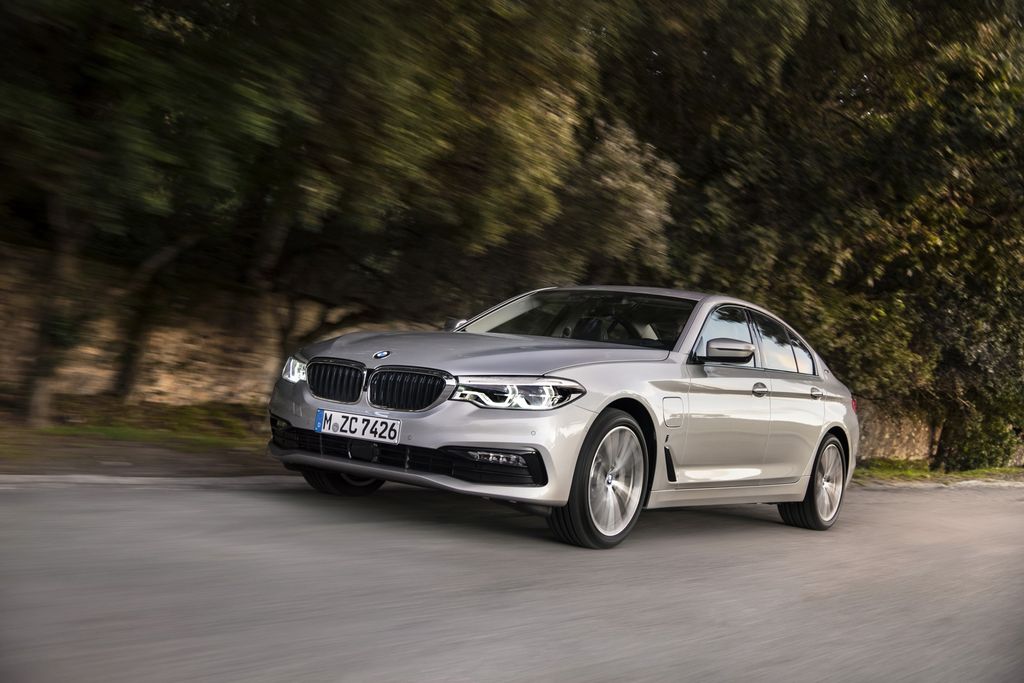 BMW 530e iPerformance điện hoá mới đã thâm nhập thị trường Anh