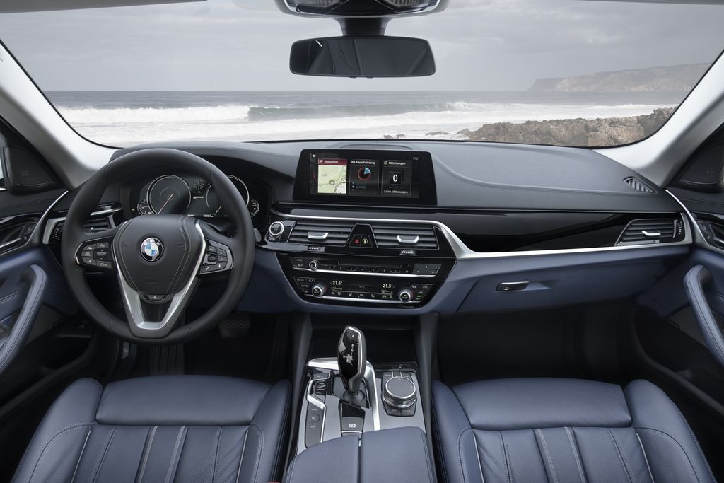 BMW 530e iPerformance điện hoá mới đã thâm nhập thị trường Anh