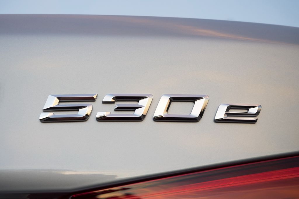 BMW 530e iPerformance điện hoá mới đã thâm nhập thị trường Anh