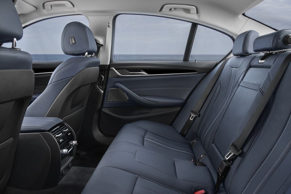 BMW 530e iPerformance điện hoá mới đã thâm nhập thị trường Anh