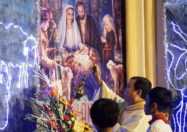 Giáng sinh ấm áp ở nhà thờ trăm tuổi ngoại ô Hà Nội