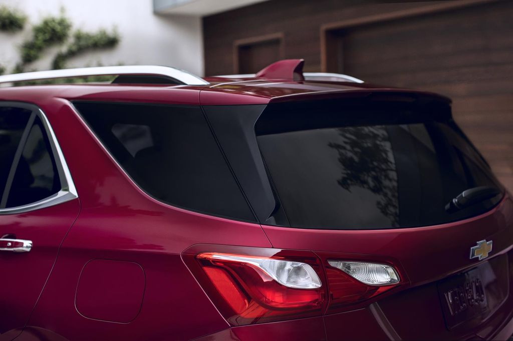 Chevrolet Equinox 2018 có giá bán khởi điểm từ 556 triệu VNĐ