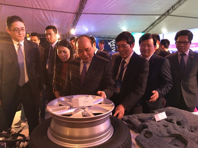 Toyota Việt Nam đồng hành cùng tỉnh Vĩnh Phúc tại Triển lãm thành tựu kinh tế - xã hội và hội chợ chào mừng 20 năm tái lập tỉnh