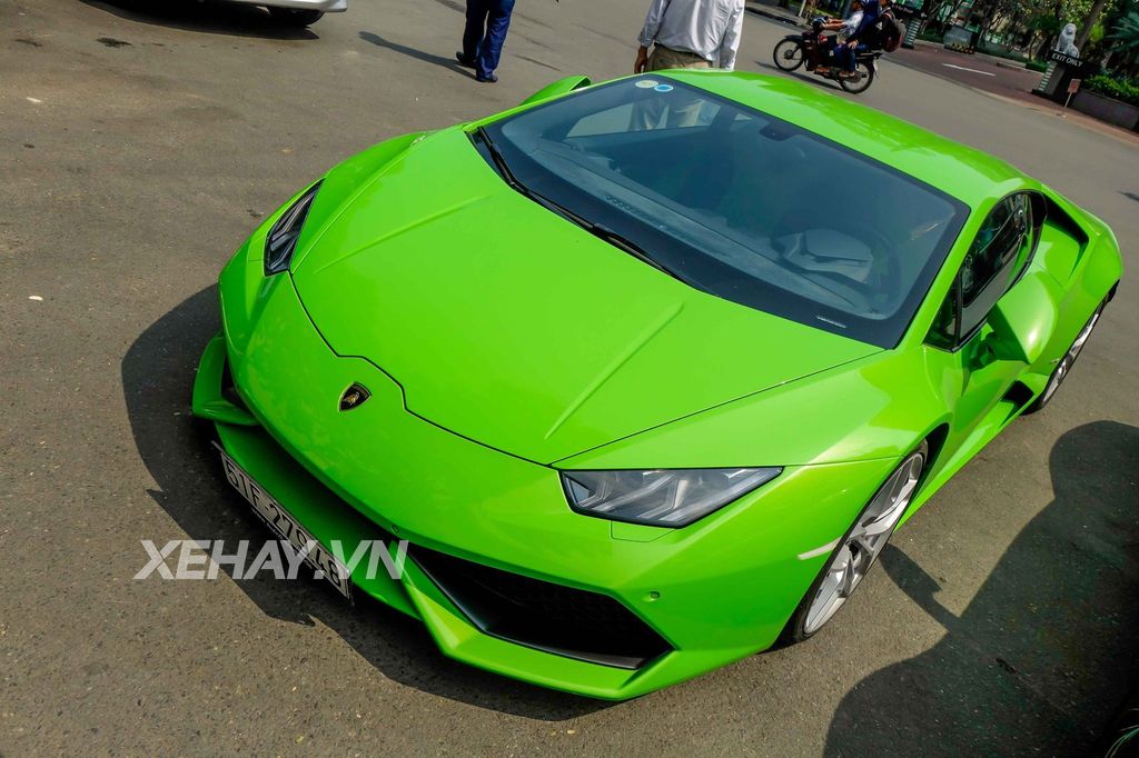Chạm mặt cặp đôi Ferrari 488 GTB, Lamborghini Huracan của thiếu gia Họ Phan trên phố