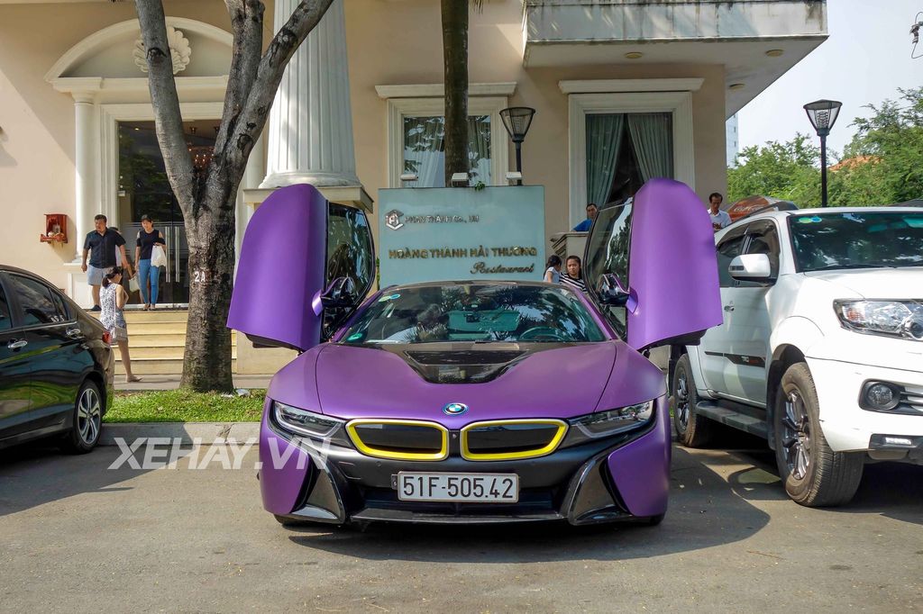 Chạm mặt cặp đôi Ferrari 488 GTB, Lamborghini Huracan của thiếu gia Họ Phan trên phố