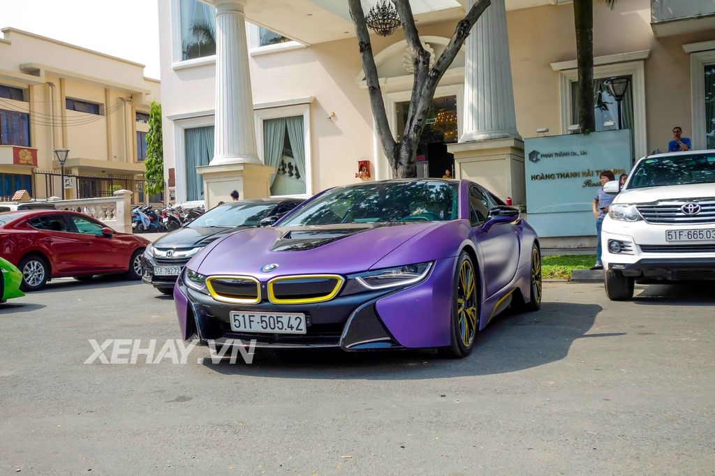Chạm mặt cặp đôi Ferrari 488 GTB, Lamborghini Huracan của thiếu gia Họ Phan trên phố