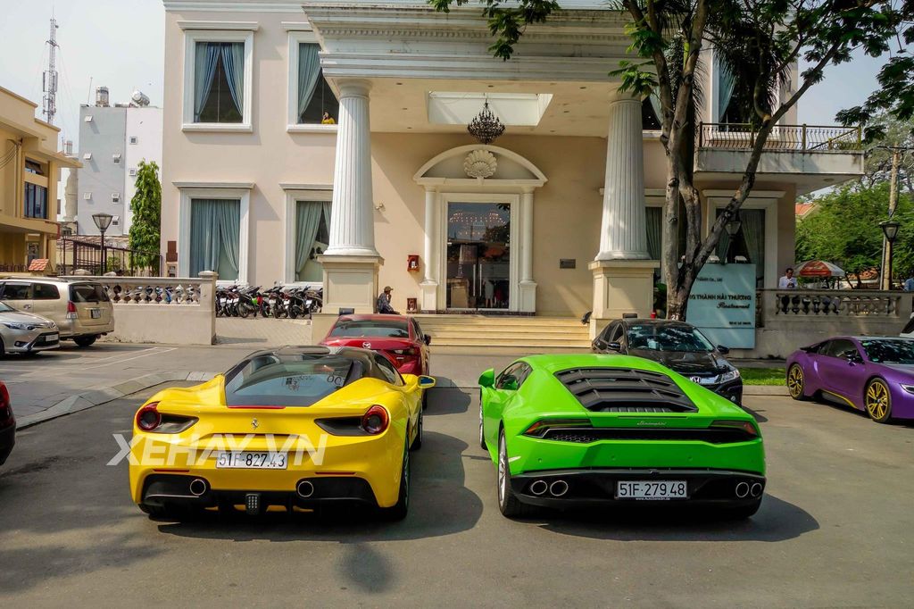 Chạm mặt cặp đôi Ferrari 488 GTB, Lamborghini Huracan của thiếu gia Họ Phan trên phố