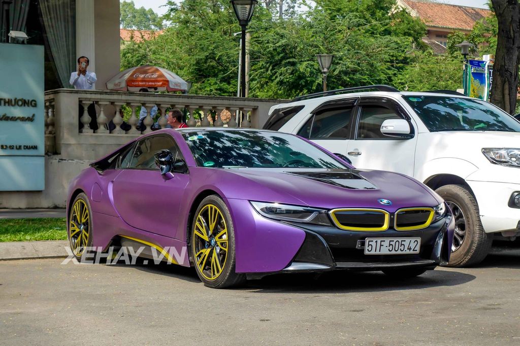 Chạm mặt cặp đôi Ferrari 488 GTB, Lamborghini Huracan của thiếu gia Họ Phan trên phố
