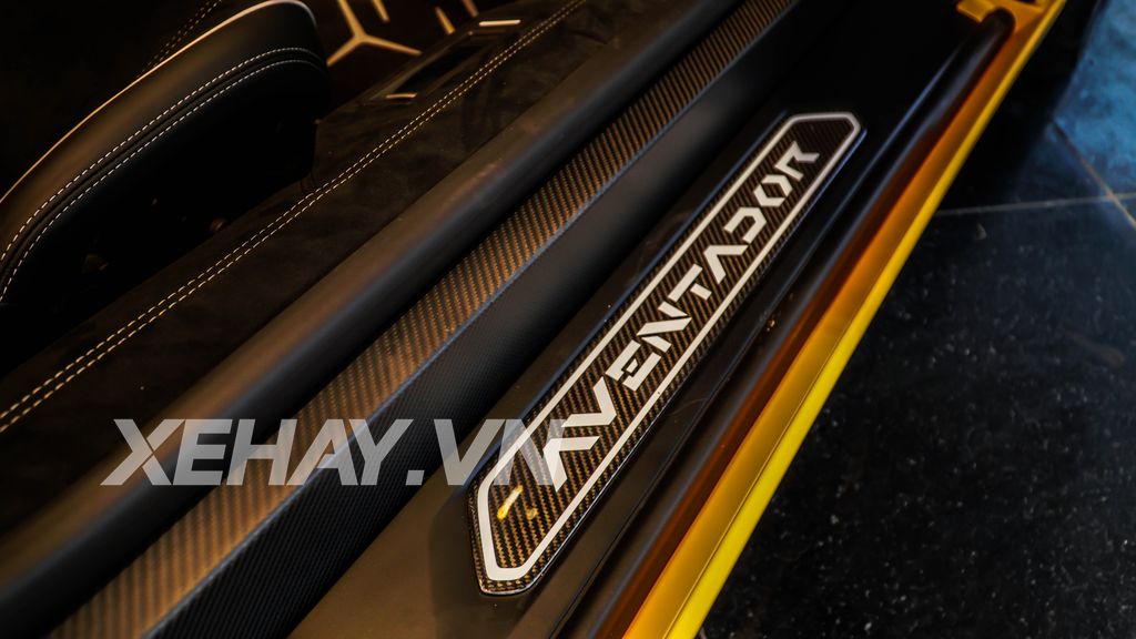 Chi tiết Lamborghini Aventador SV mui trần đầu tiên tại Việt Nam