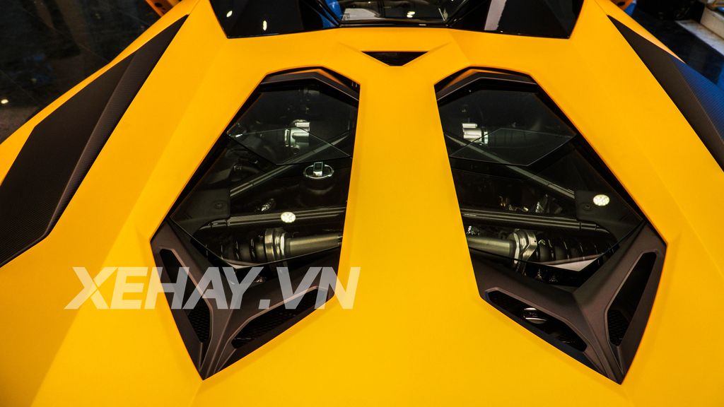Chi tiết Lamborghini Aventador SV mui trần đầu tiên tại Việt Nam