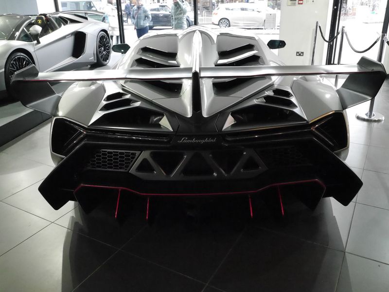 Siêu xe Lamborghini Veneno Coupe sẽ được trưng bày tại showroom Lamborghini London
