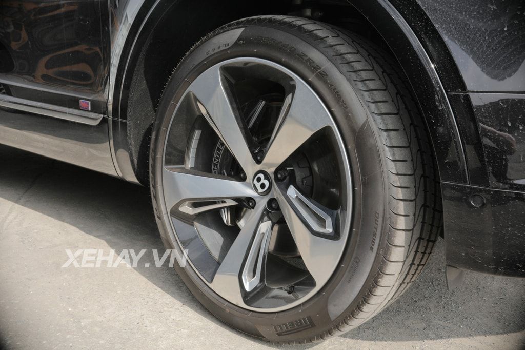 Thêm một chiếc Bentley Bentayga First Edition 