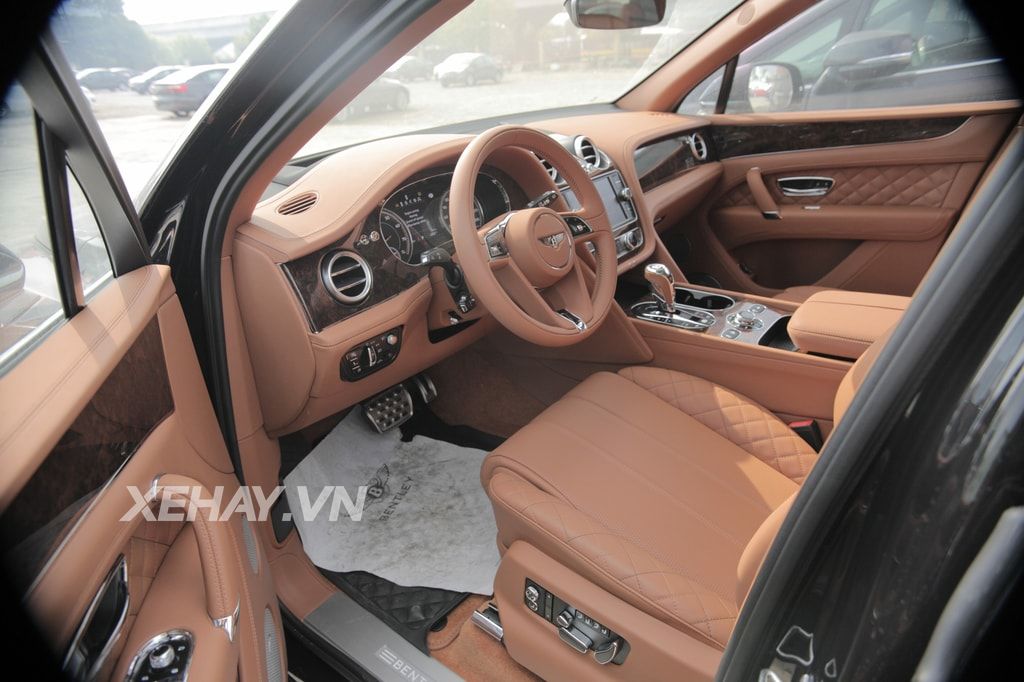 Thêm một chiếc Bentley Bentayga First Edition 