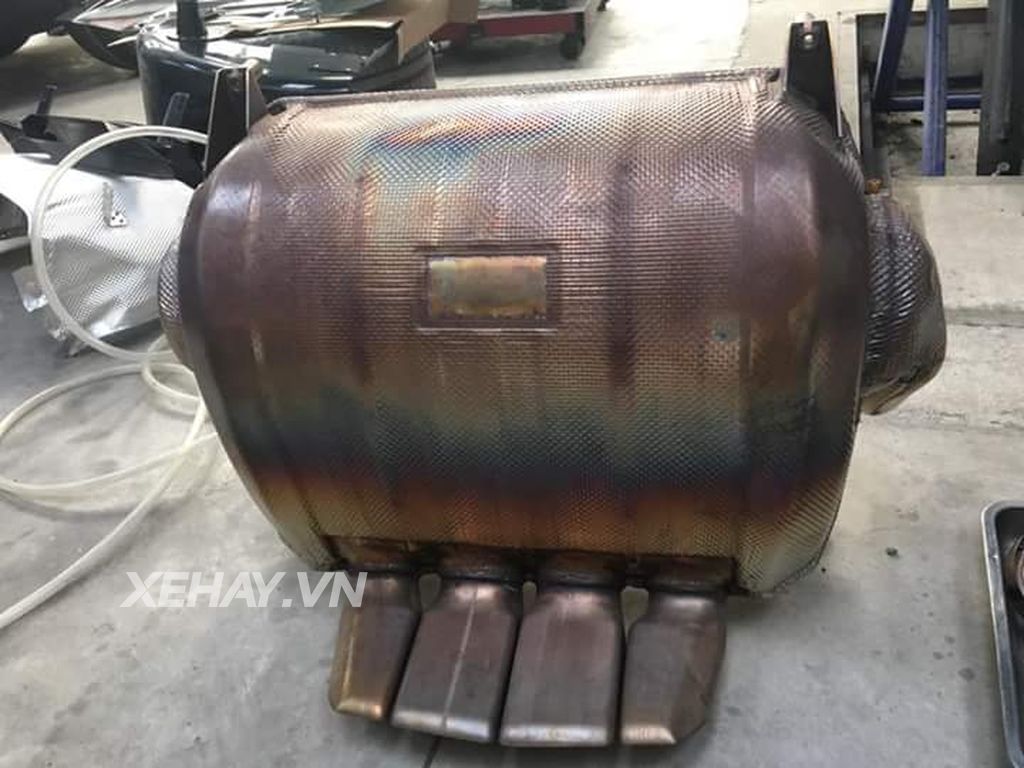 Xem quá trình độ pô Armytrix cho Lamborghini Aventador tại Thần Châu Garage