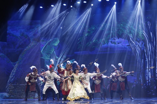 Gala Cười 2017: Quang Thắng, Xuân Bắc lạ lẫm trong hình hài của thành viên ban nhạc Modern Taking