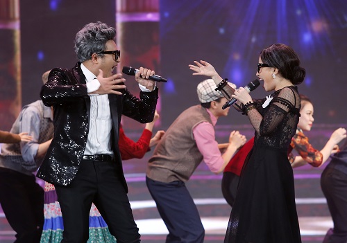 Gala Cười 2017: Quang Thắng, Xuân Bắc lạ lẫm trong hình hài của thành viên ban nhạc Modern Taking