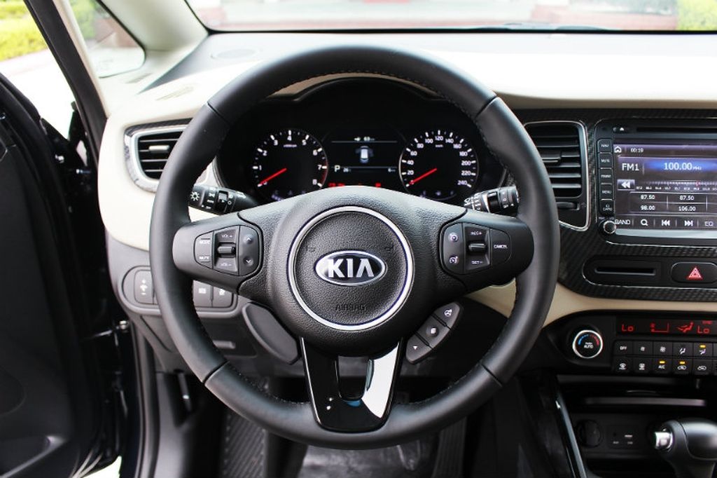 Kia Rondo 2017 ra mắt thị trường Việt với giá từ 654 triệu đồng