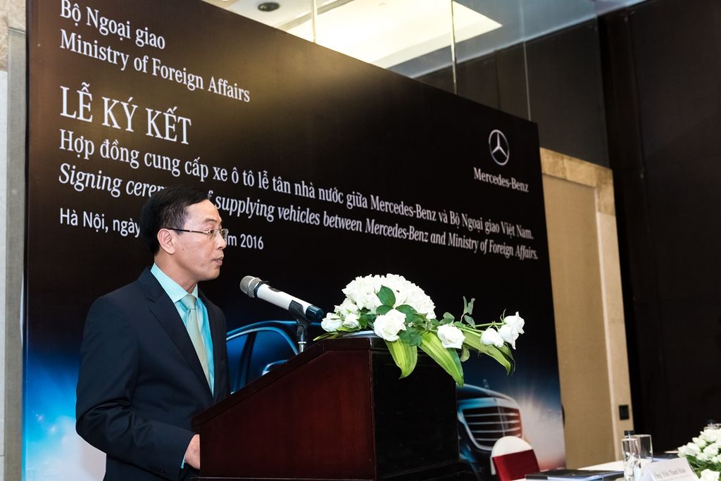 Mercedes-Benz Việt Nam ký kết hợp đồng cung cấp 25 xe S-Class với Bộ Ngoại giao