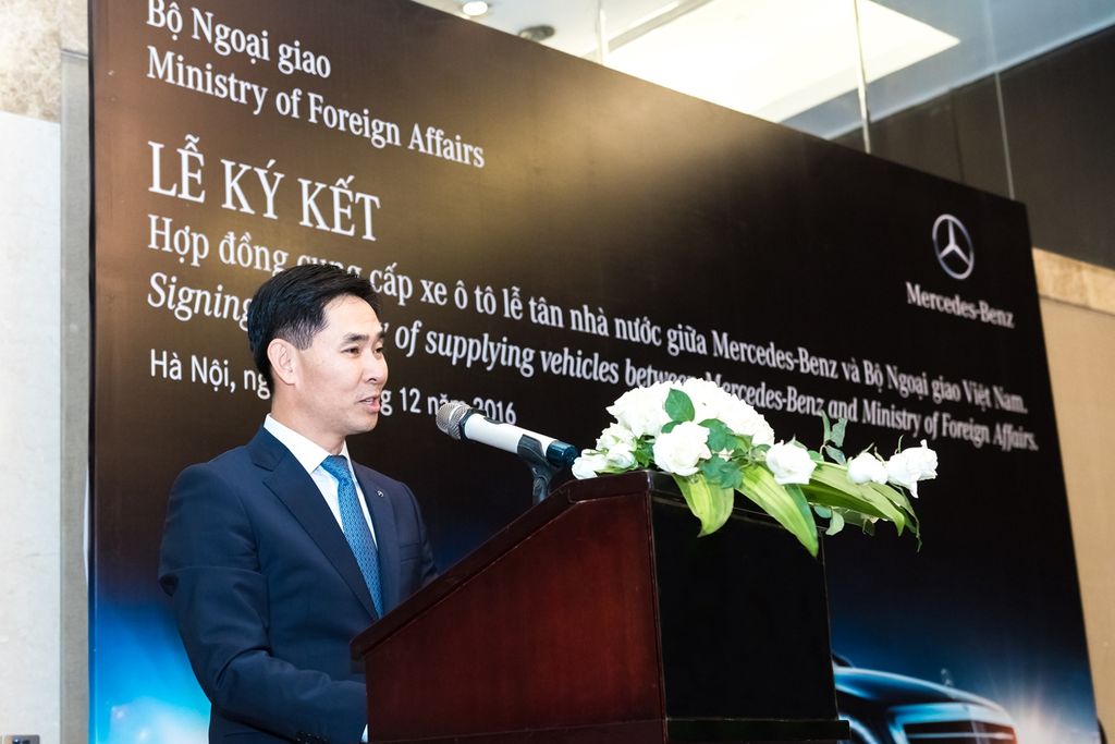 Mercedes-Benz Việt Nam ký kết hợp đồng cung cấp 25 xe S-Class với Bộ Ngoại giao