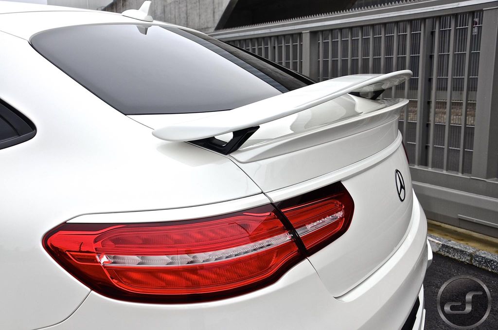 Mercedes GLE Coupe trắng toàn thân với bộ kit của Hamann