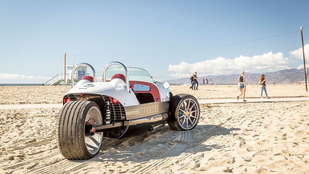 Ra mắt xe ba bánh giá rẻ Venice Roadster