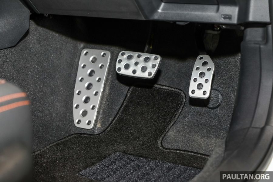 Subaru XV 2018 được bán tại Malaysia dưới dạng xe lắp ráp, giá từ 661 triệu VNĐ