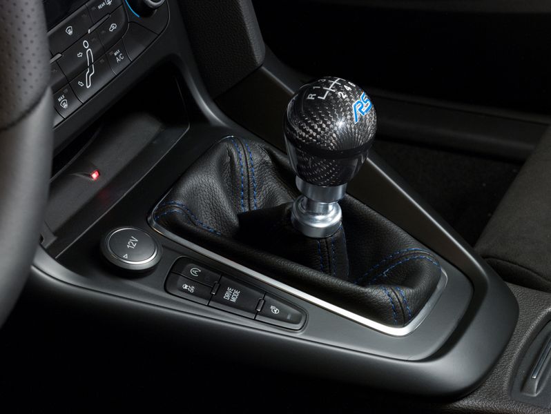 Ford ra mắt các bộ phận Ford Performance dành cho Focus ST / RS và Mustang