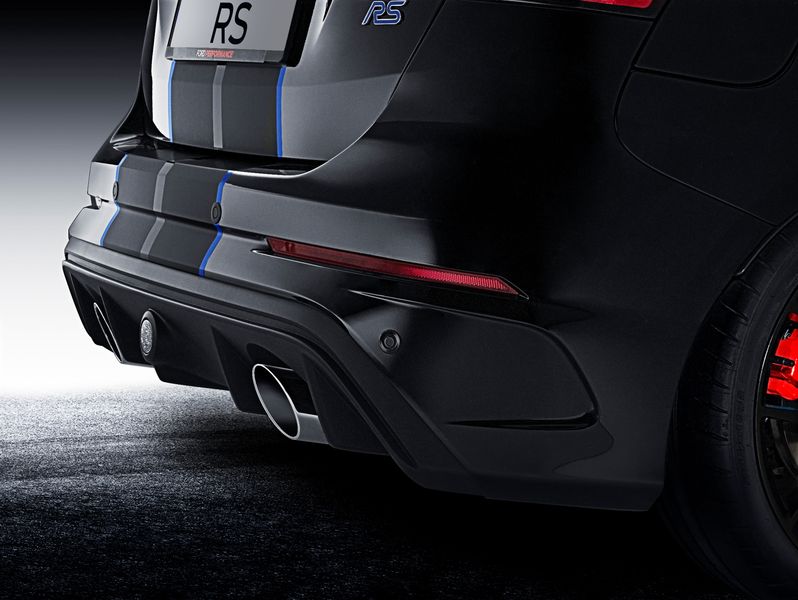 Ford ra mắt các bộ phận Ford Performance dành cho Focus ST / RS và Mustang
