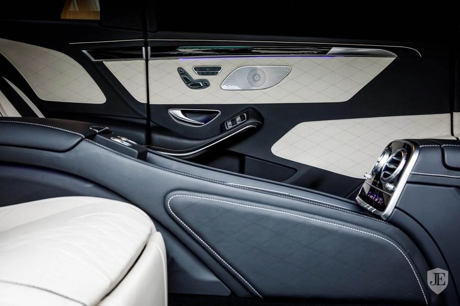 Mercedes-Maybach S600 Pullman hàng độc siêu sang có giá gần 19 tỷ VNĐ