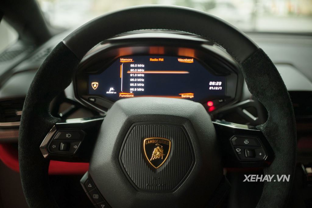 Khám phá Lamborghini Huracan LP610-4 màu đỏ đầu tiên tại Việt Nam