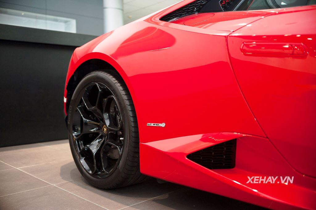 Khám phá Lamborghini Huracan LP610-4 màu đỏ đầu tiên tại Việt Nam