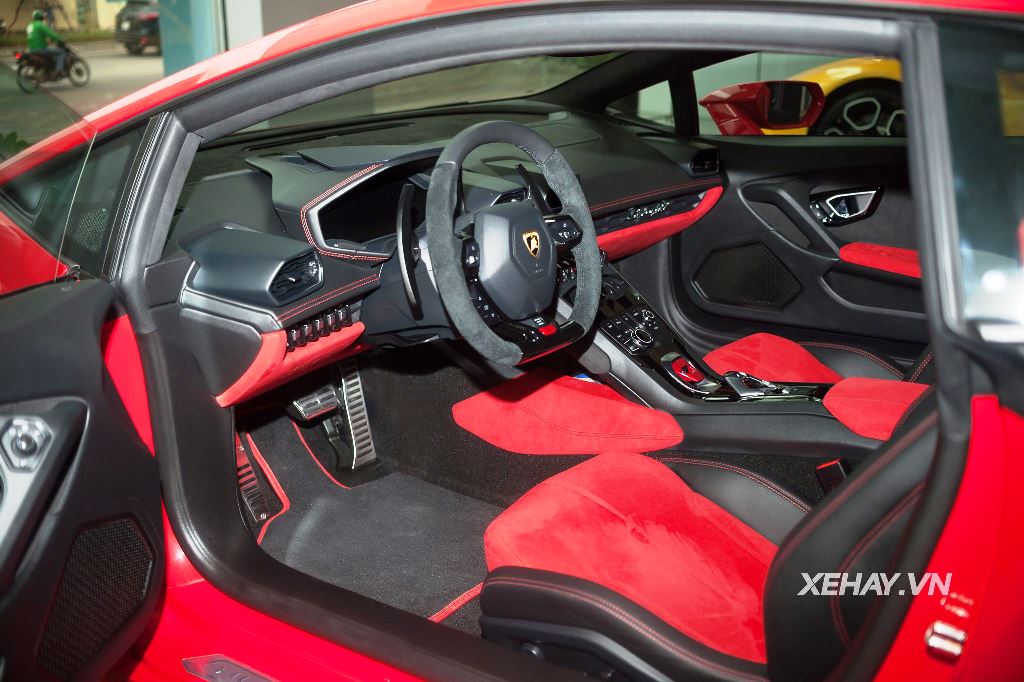 Khám phá Lamborghini Huracan LP610-4 màu đỏ đầu tiên tại Việt Nam