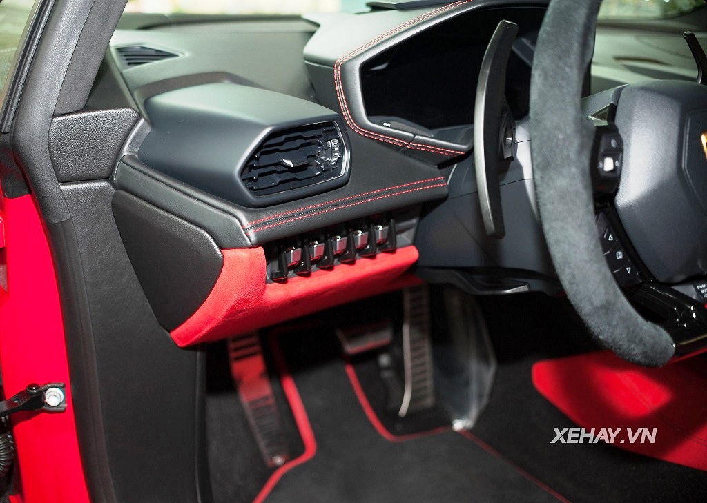 Khám phá Lamborghini Huracan LP610-4 màu đỏ đầu tiên tại Việt Nam