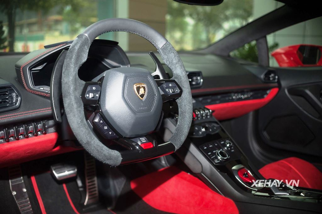Khám phá Lamborghini Huracan LP610-4 màu đỏ đầu tiên tại Việt Nam