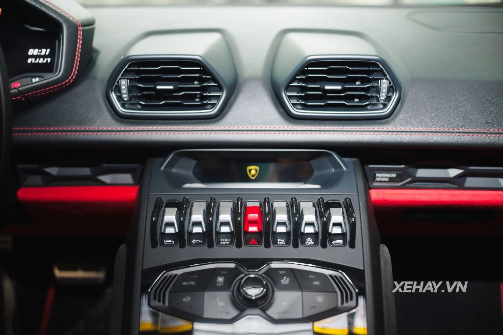 Khám phá Lamborghini Huracan LP610-4 màu đỏ đầu tiên tại Việt Nam