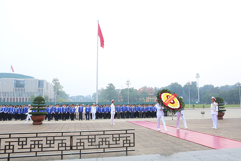 1.000 cán bộ, đoàn viên ưu tú viếng Lăng Chủ tịch Hồ Chí Minh