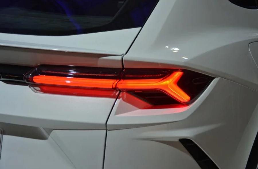Siêu SUV Lamborghini Urus giá từ 4,5 tỷ đồng sẽ tới tay khách hàng vào mùa xuân 2018