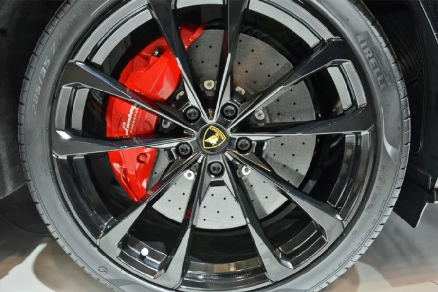 Siêu SUV Lamborghini Urus giá từ 4,5 tỷ đồng sẽ tới tay khách hàng vào mùa xuân 2018