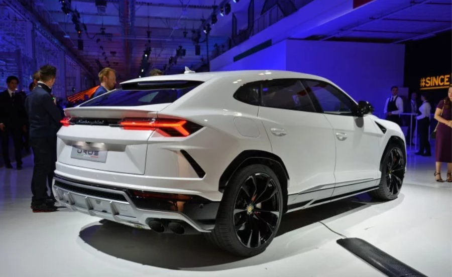 Siêu SUV Lamborghini Urus giá từ 4,5 tỷ đồng sẽ tới tay khách hàng vào mùa xuân 2018