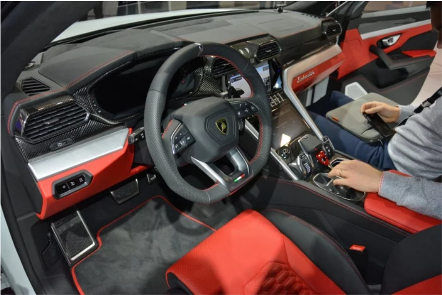 Siêu SUV Lamborghini Urus giá từ 4,5 tỷ đồng sẽ tới tay khách hàng vào mùa xuân 2018