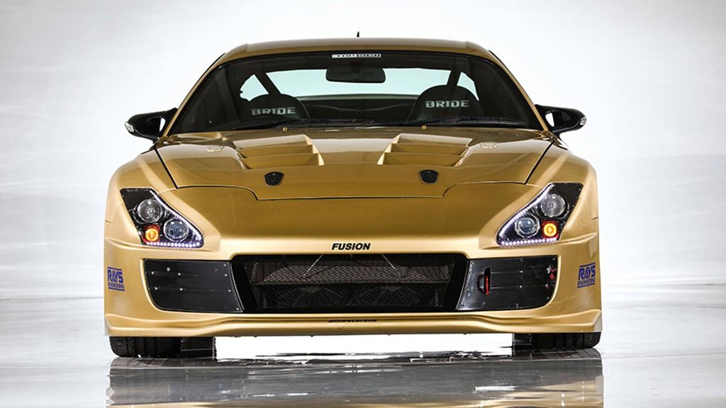 Chiêm ngưỡng Toyota Supra màu Gold sở hữu động cơ V12 độc nhất
