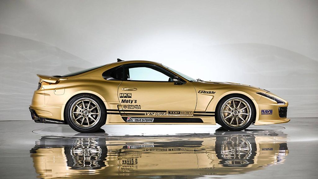 Chiêm ngưỡng Toyota Supra màu Gold sở hữu động cơ V12 độc nhất